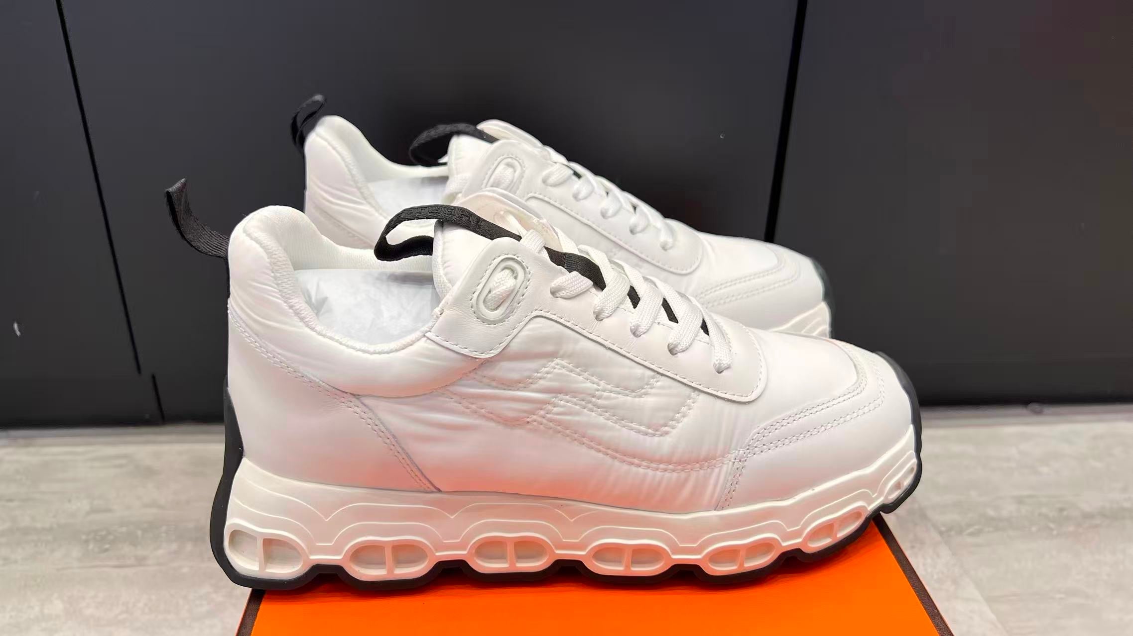 Signature Chunk Leather Sneakers – Premium White