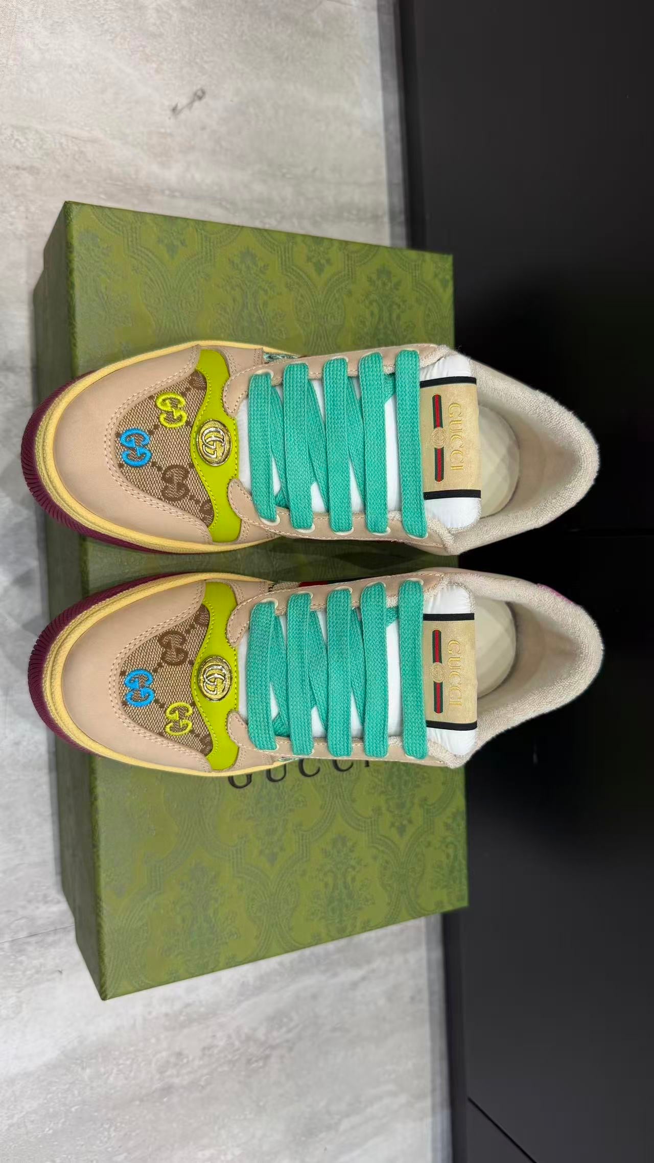 Signature Riviera Sneakers – Beige Multicolor