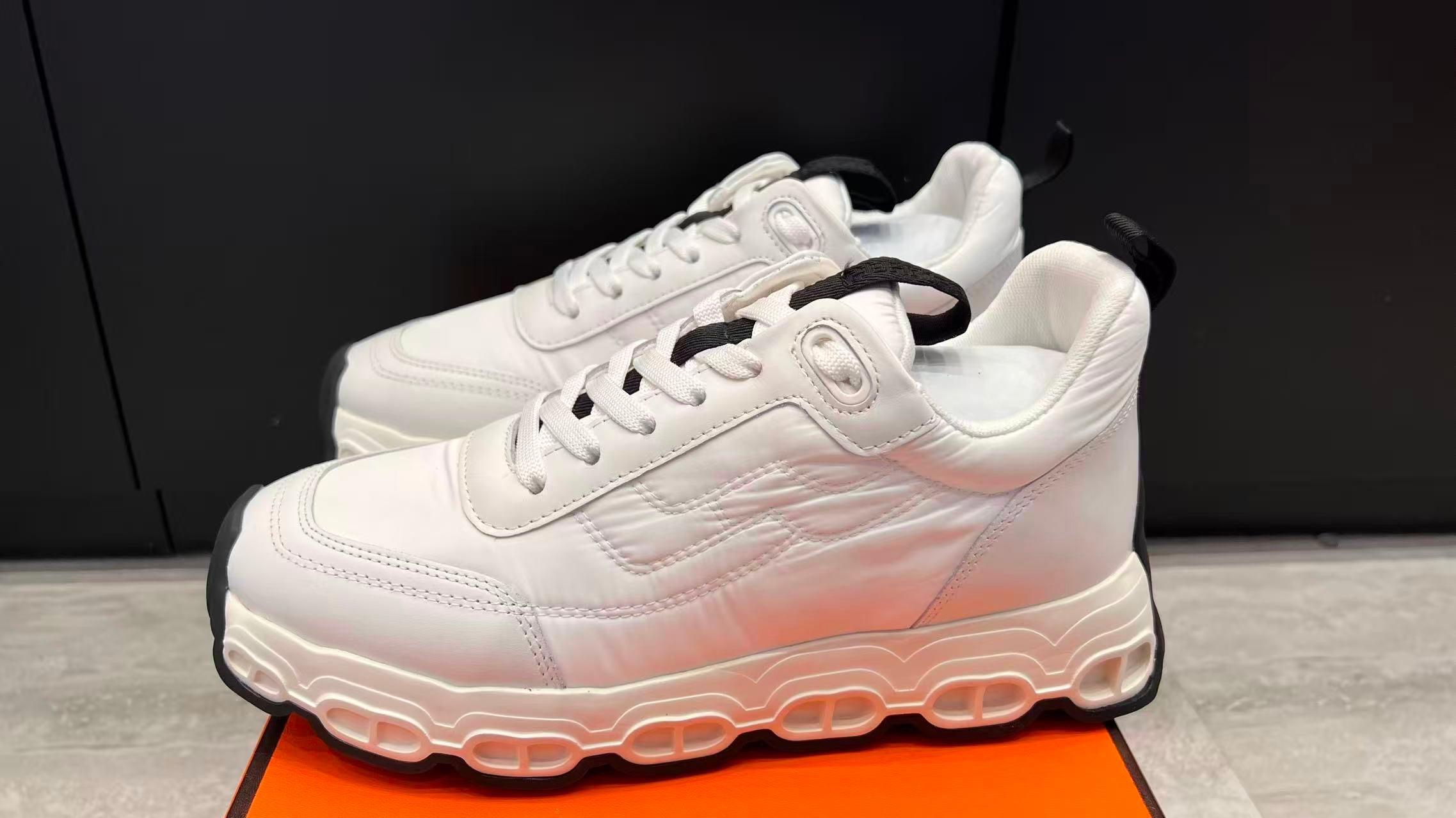 Signature Chunk Leather Sneakers – Premium White