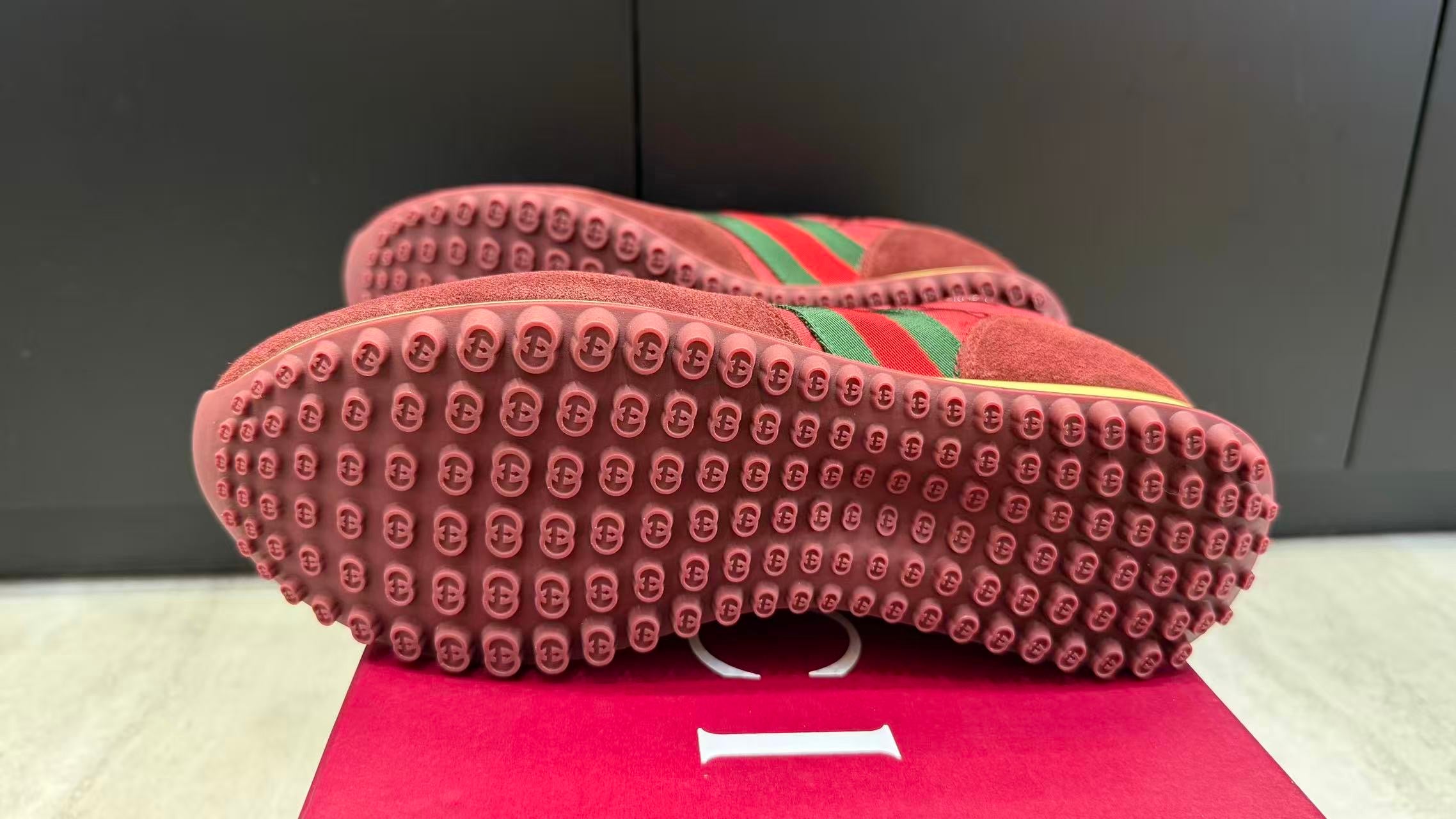Signature Heritage Runner – Burgundy Red