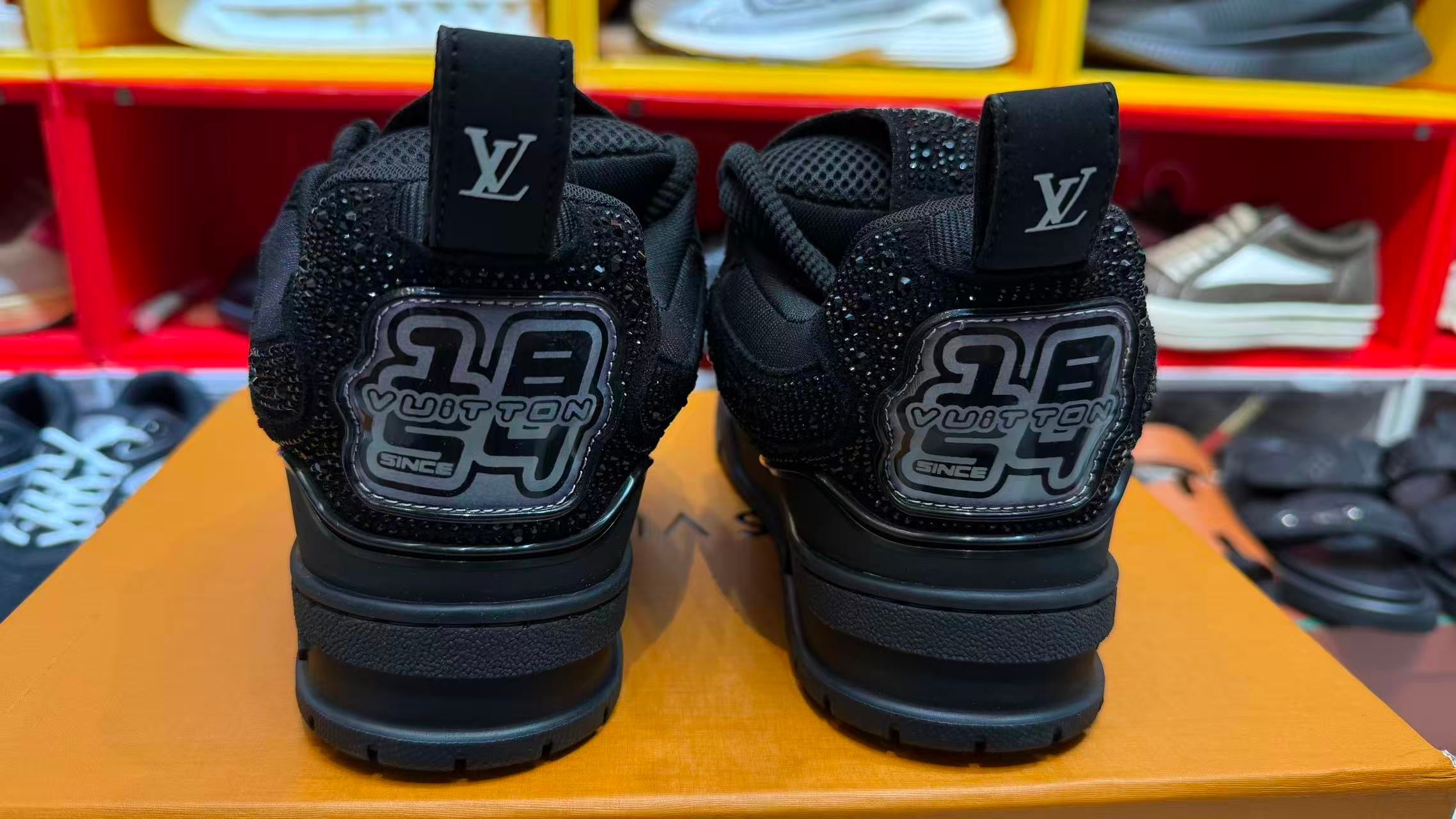 Signature Chunk Sneakers – Black Edition