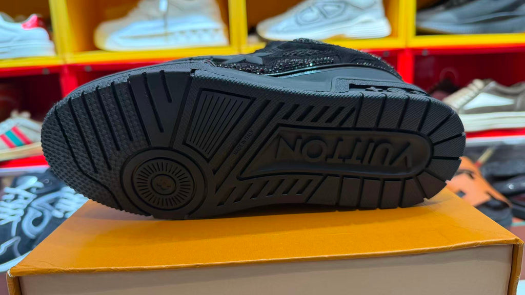 Signature Chunk Sneakers – Black Edition
