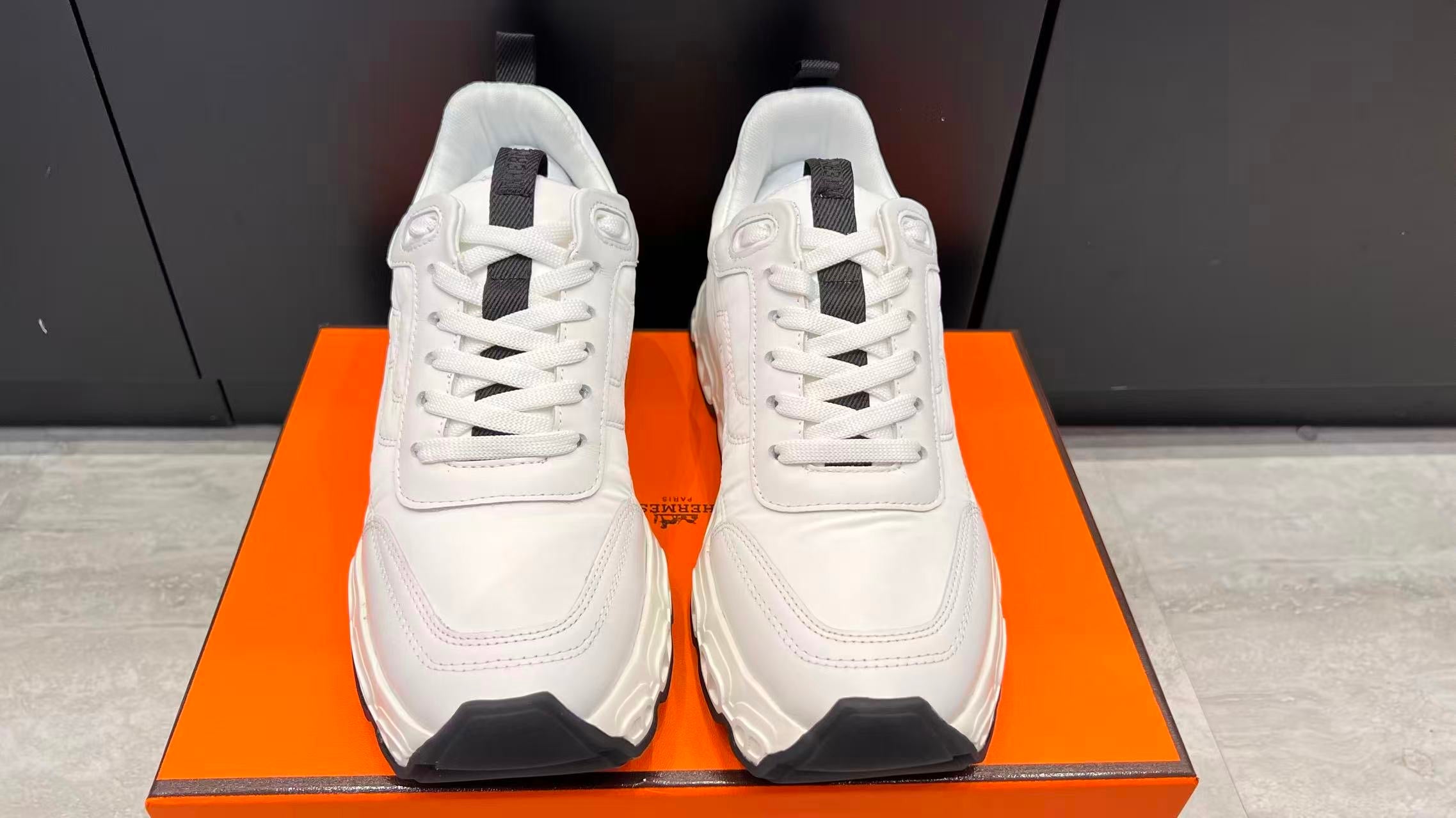 Signature Chunk Leather Sneakers – Premium White