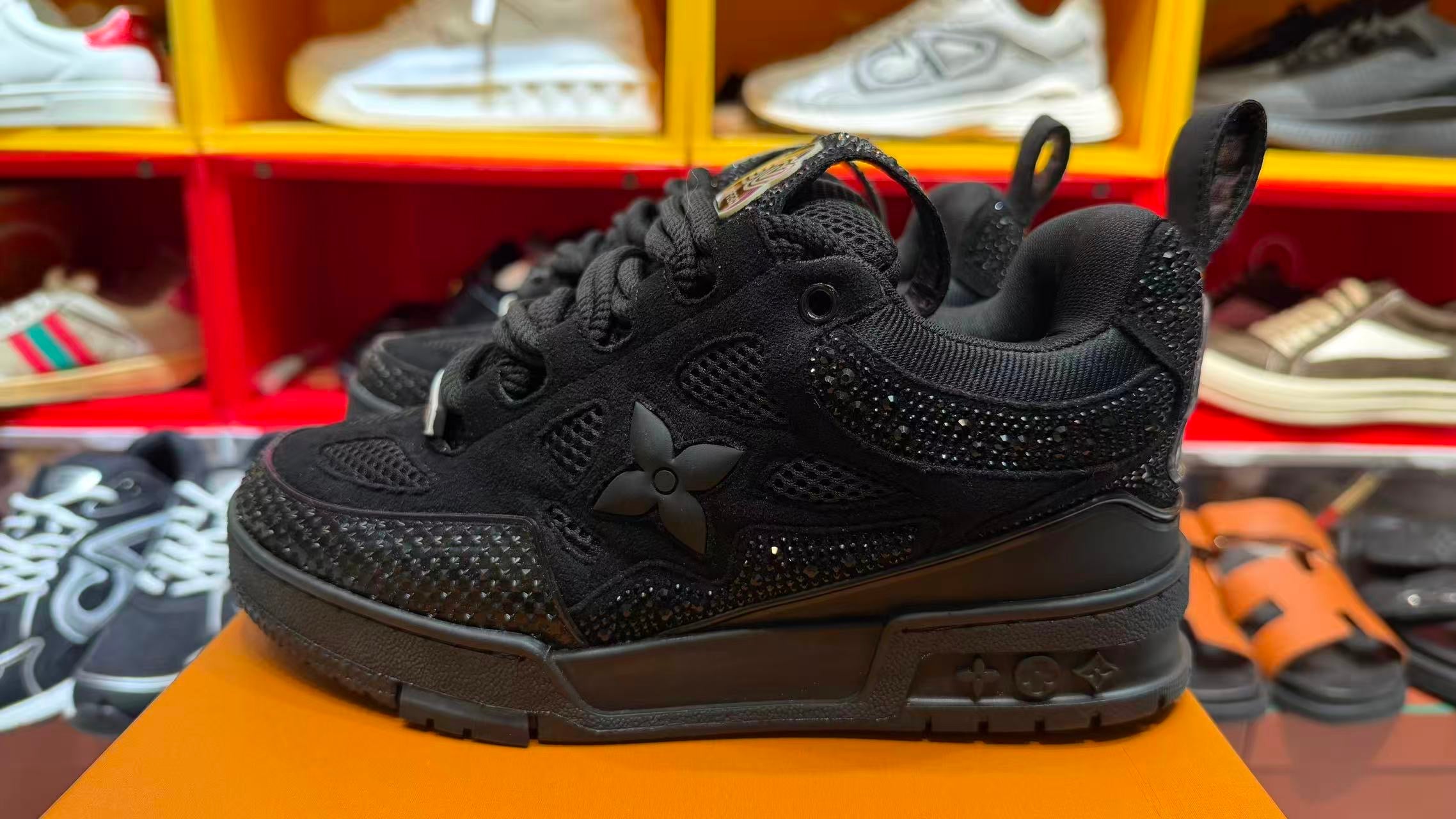 Signature Chunk Sneakers – Black Edition