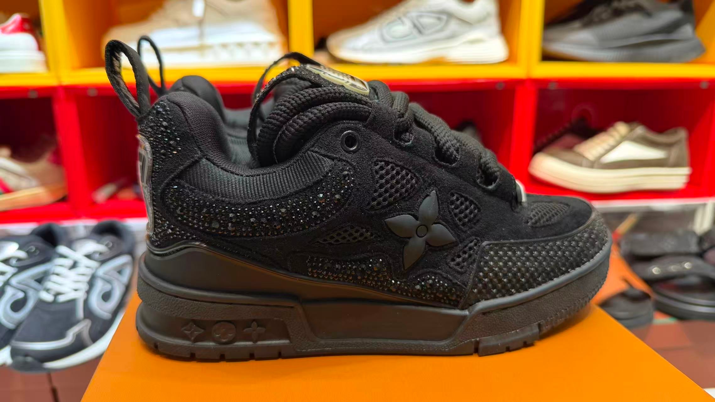 Signature Chunk Sneakers – Black Edition