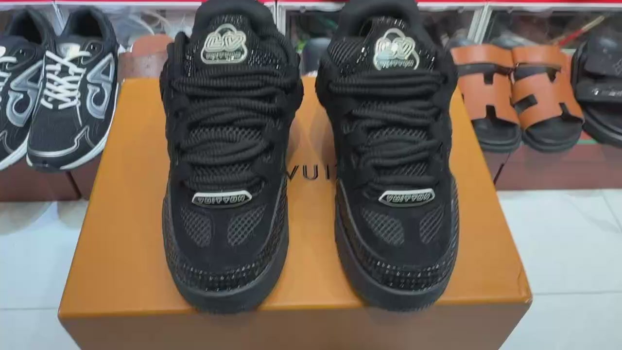 Signature Chunk Sneakers – Black Edition